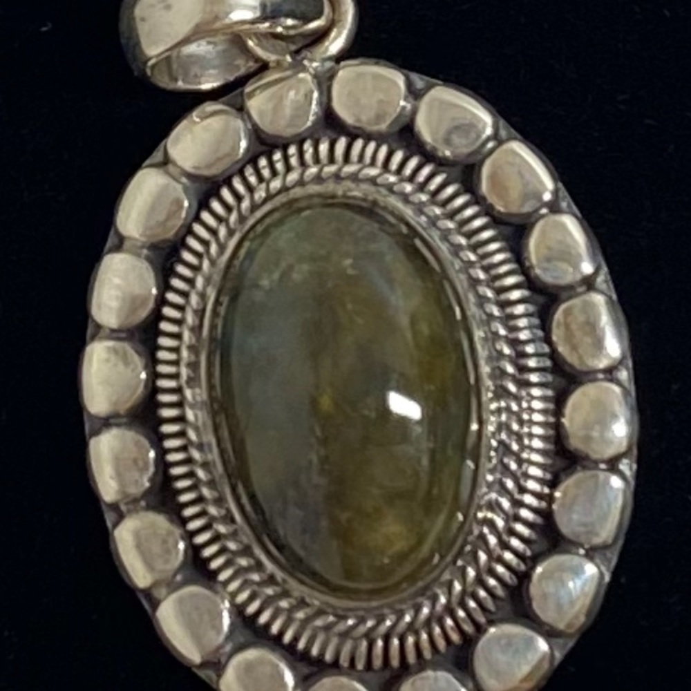 Vintage sterling silver pendant 925 with natural labradorite stone